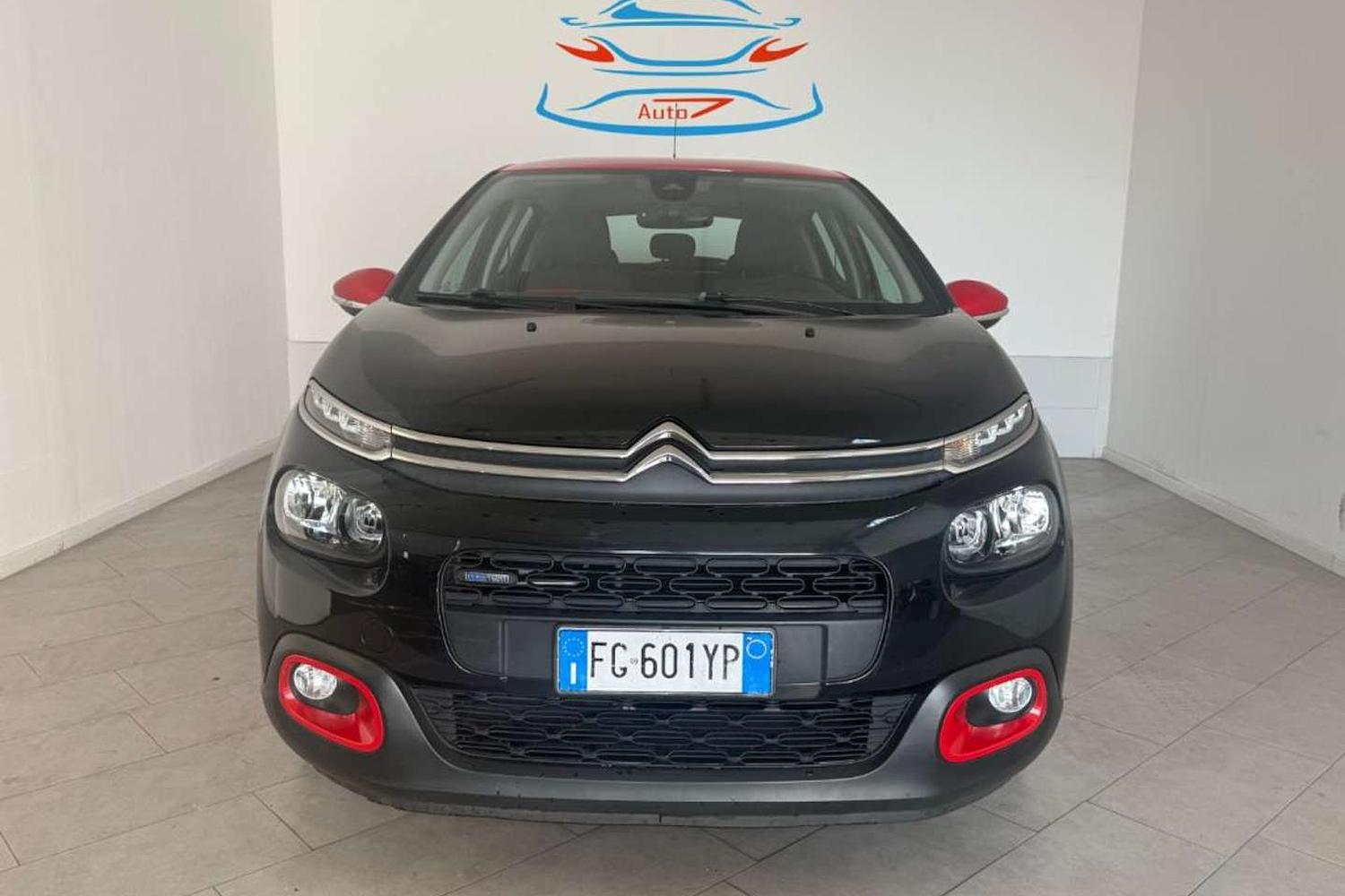 Main vehicle image