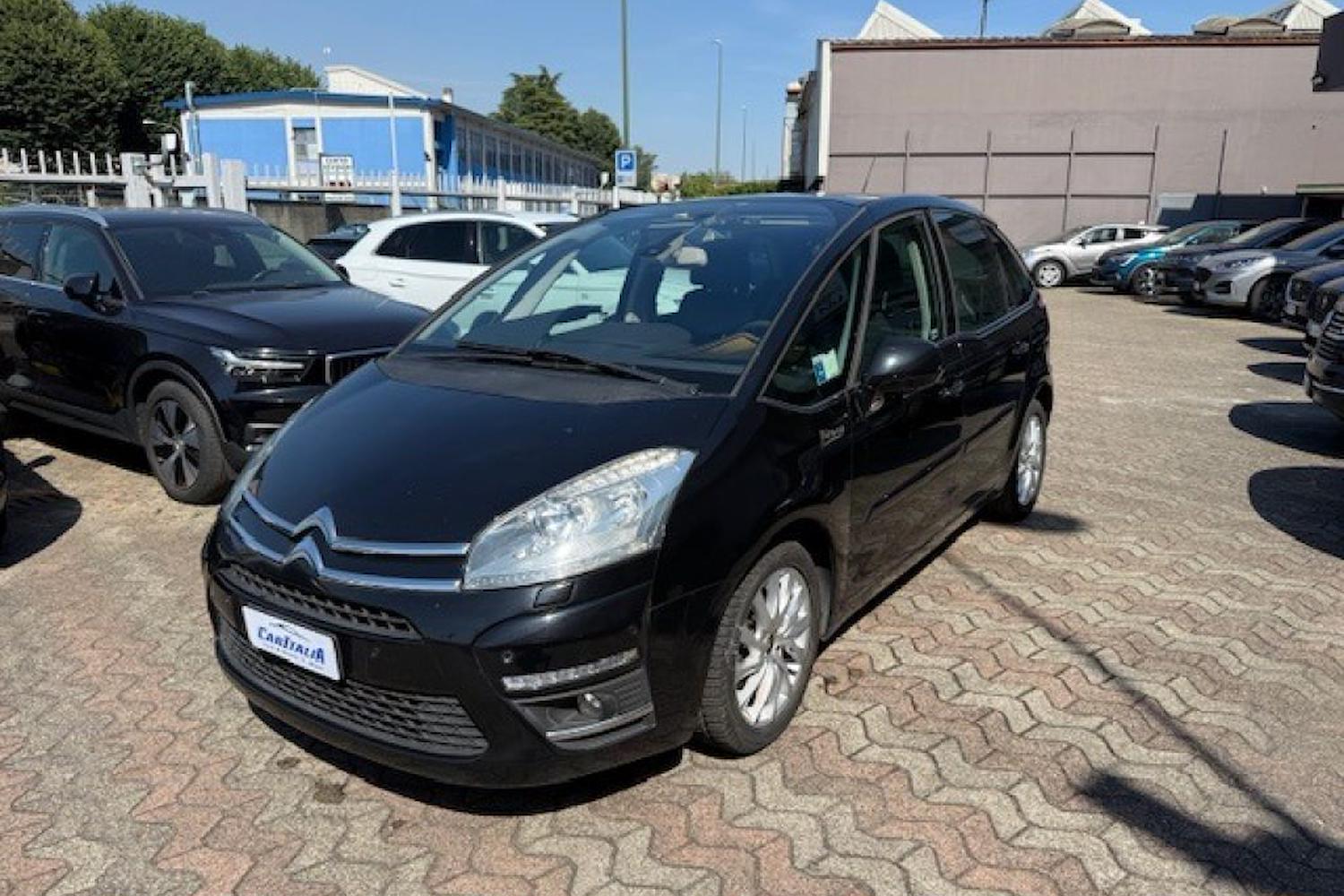 Main vehicle image