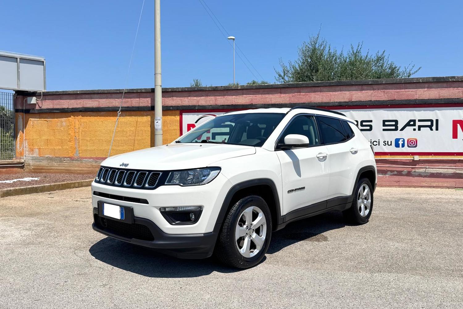 Main vehicle image