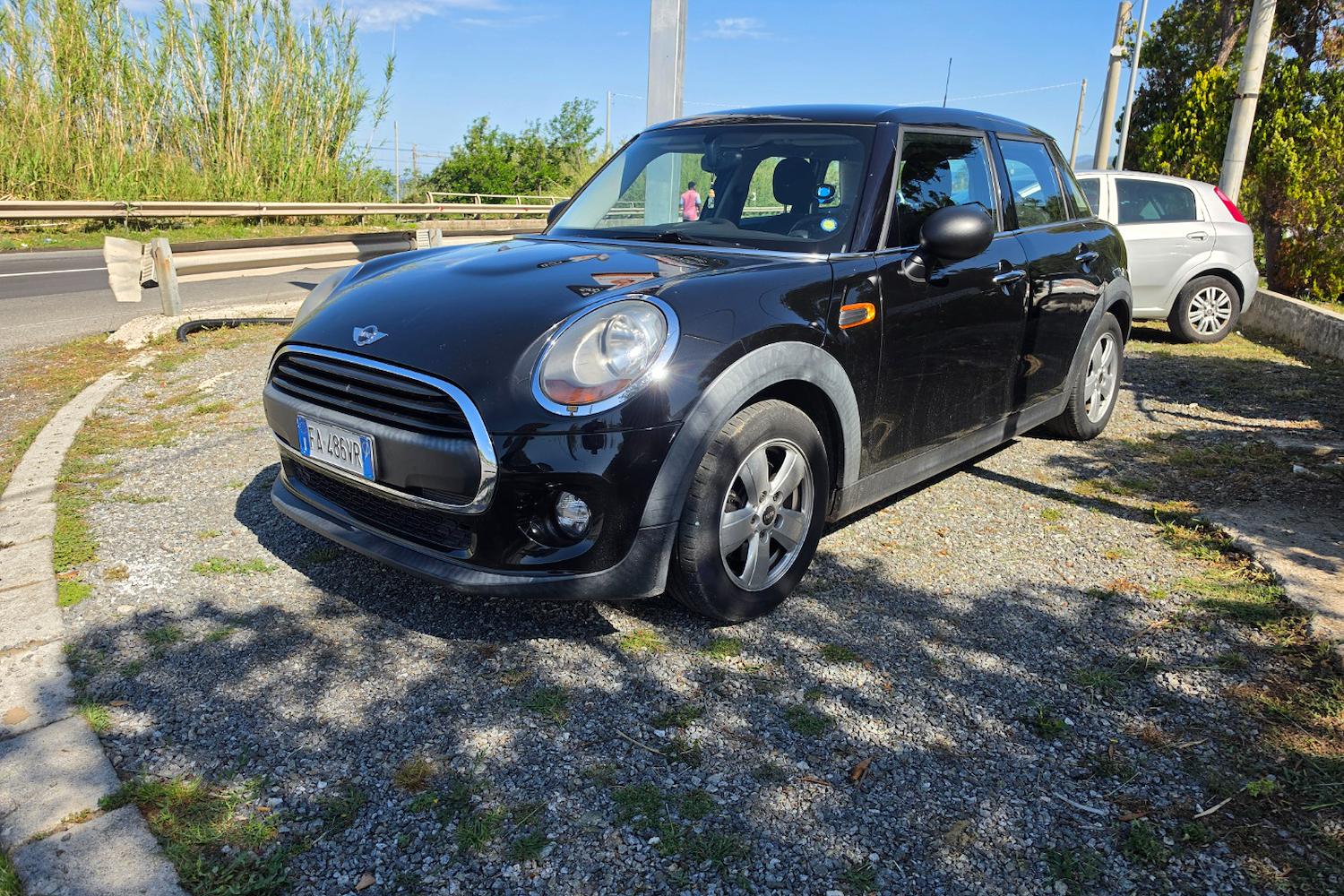 Main vehicle image