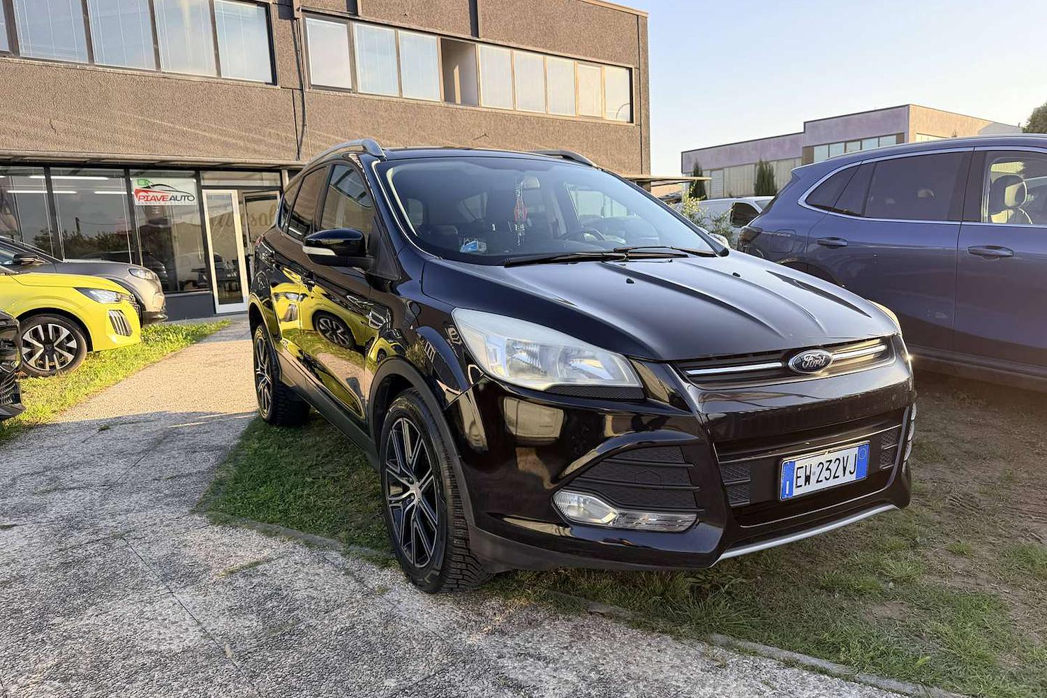 Main vehicle image