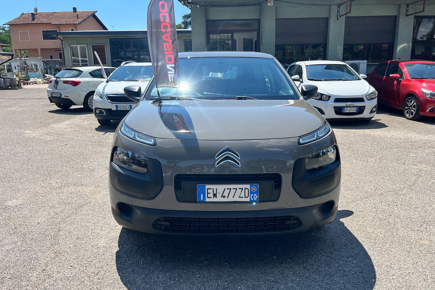 Main vehicle image
