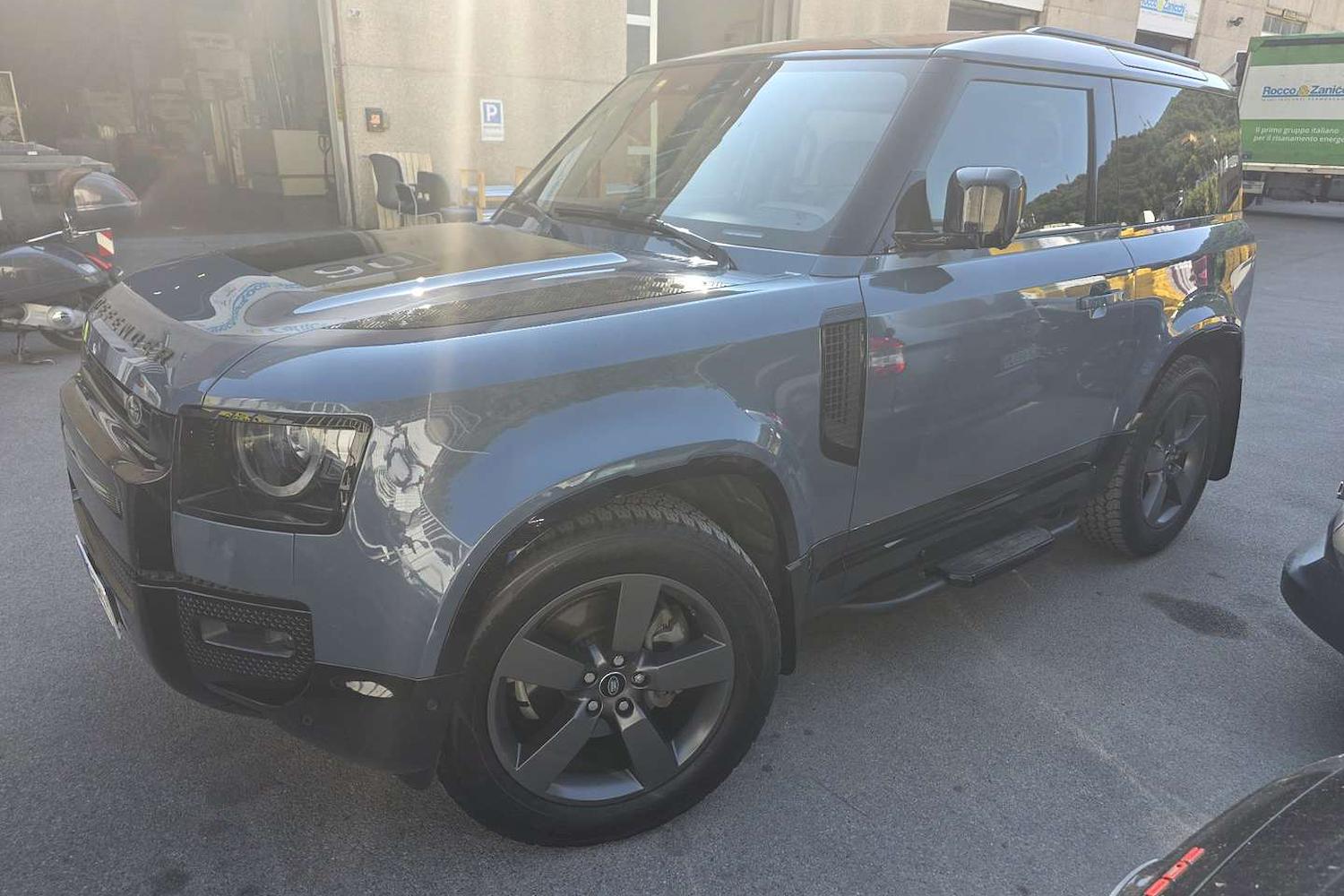 Main vehicle image