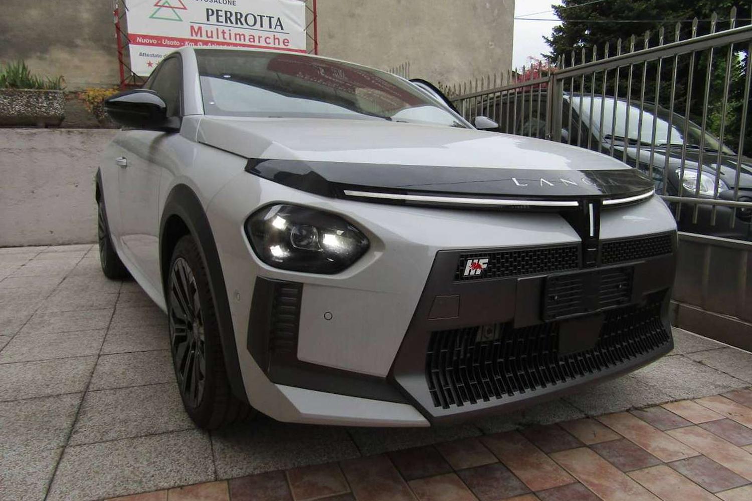 Main vehicle image