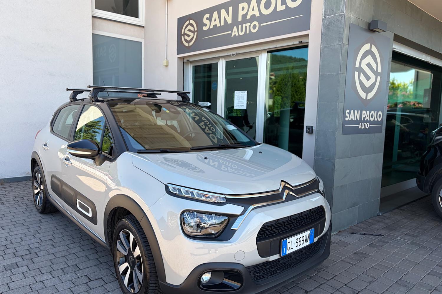 Main vehicle image