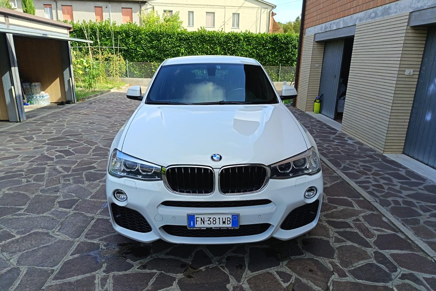 Main vehicle image