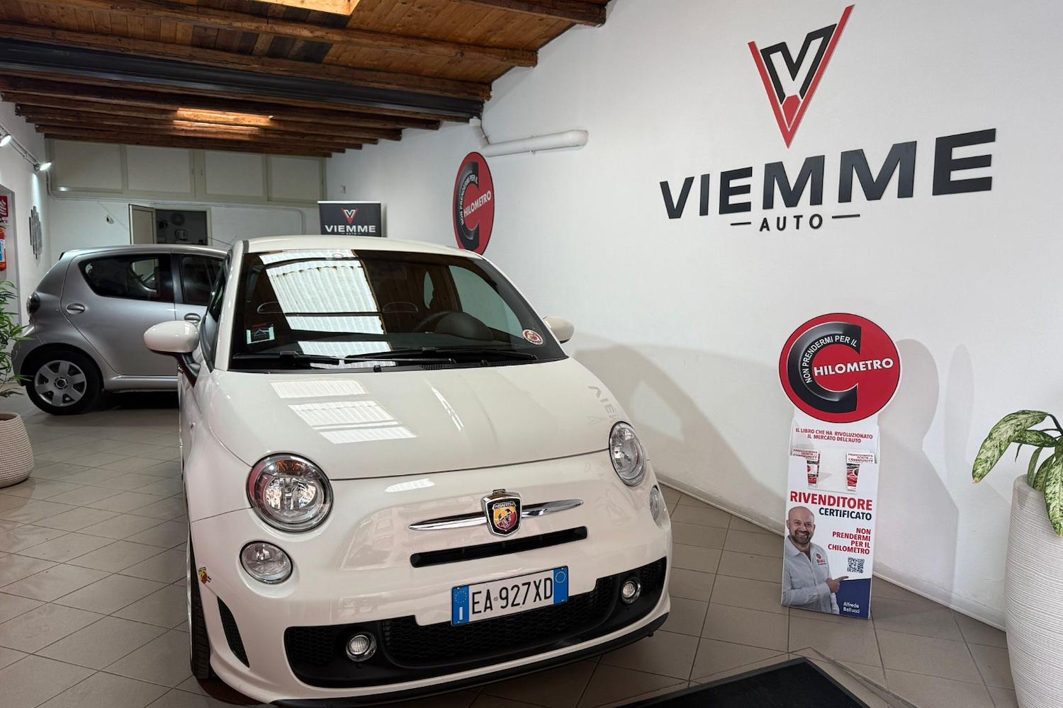 Main vehicle image