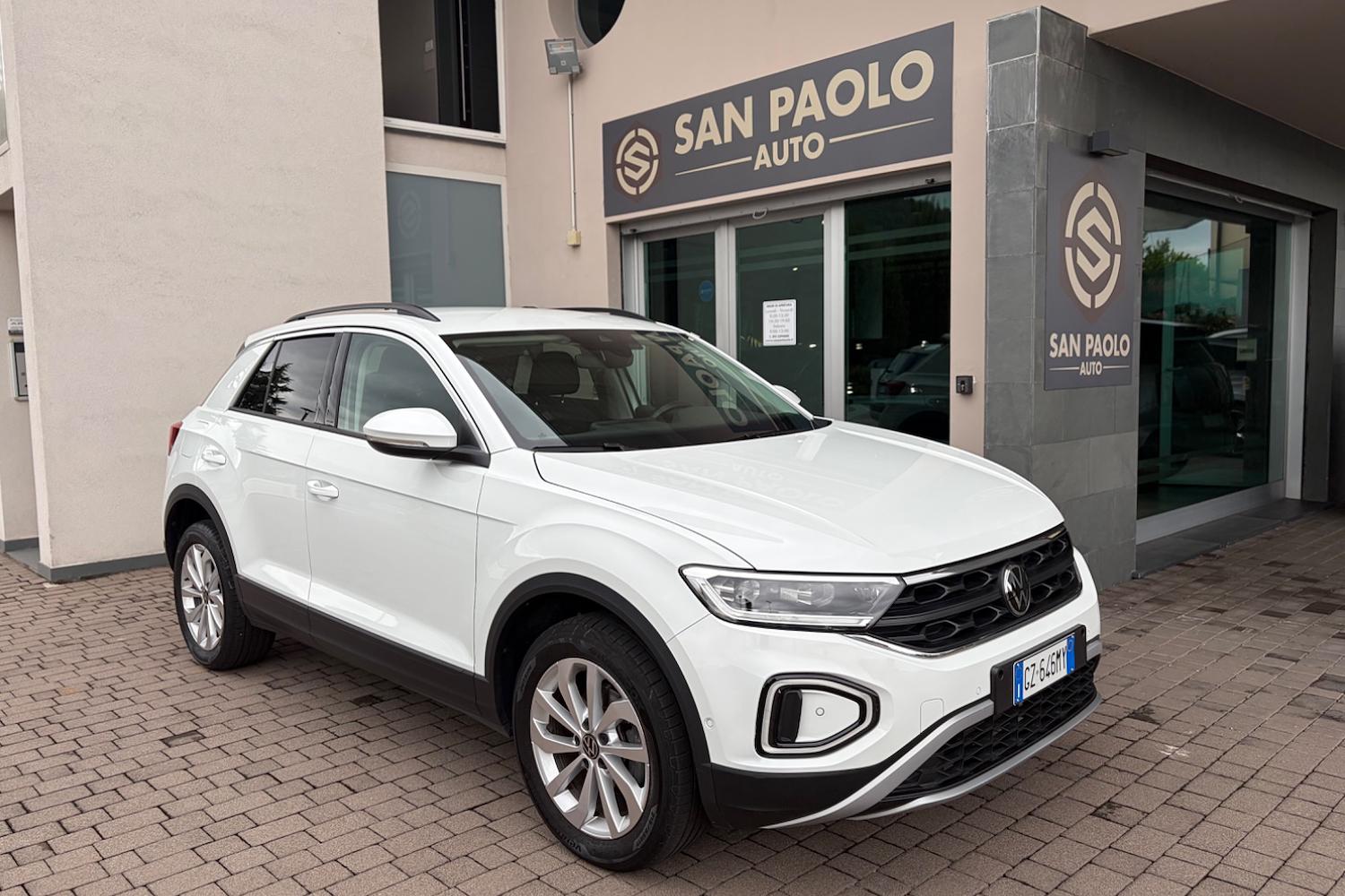 Main vehicle image