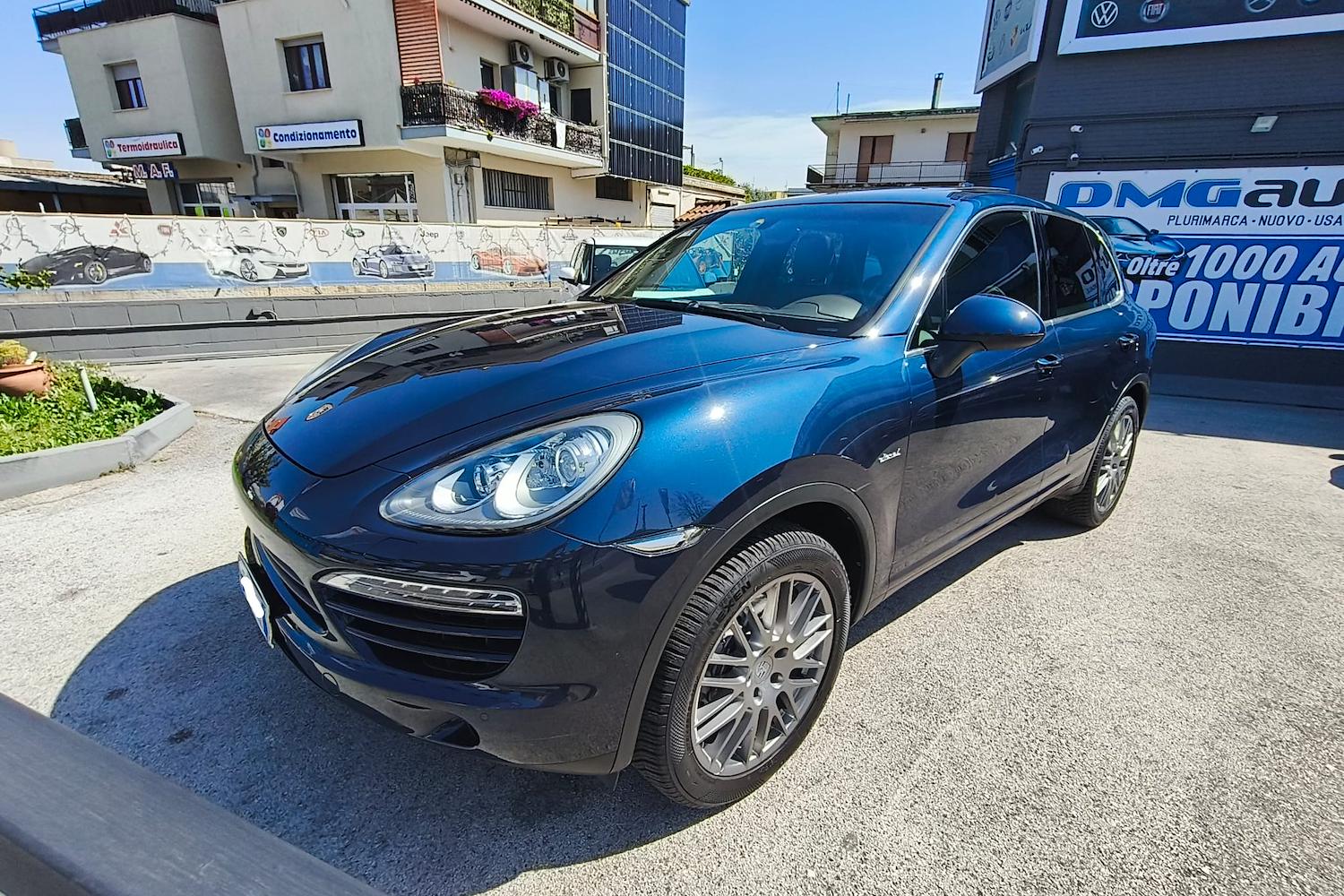 Main vehicle image