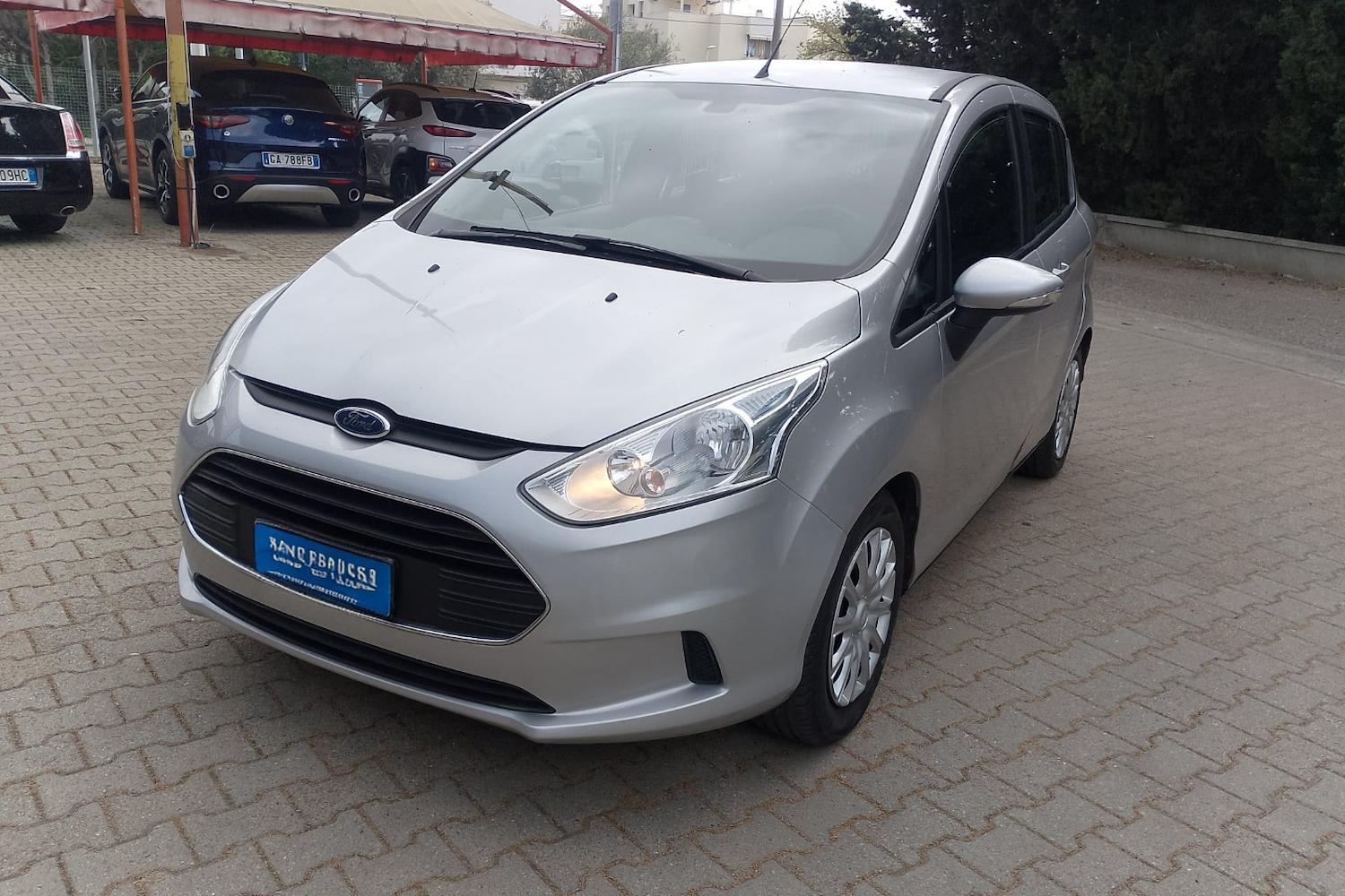 Main vehicle image