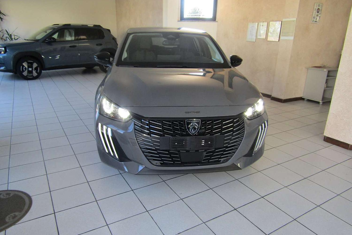 Main vehicle image