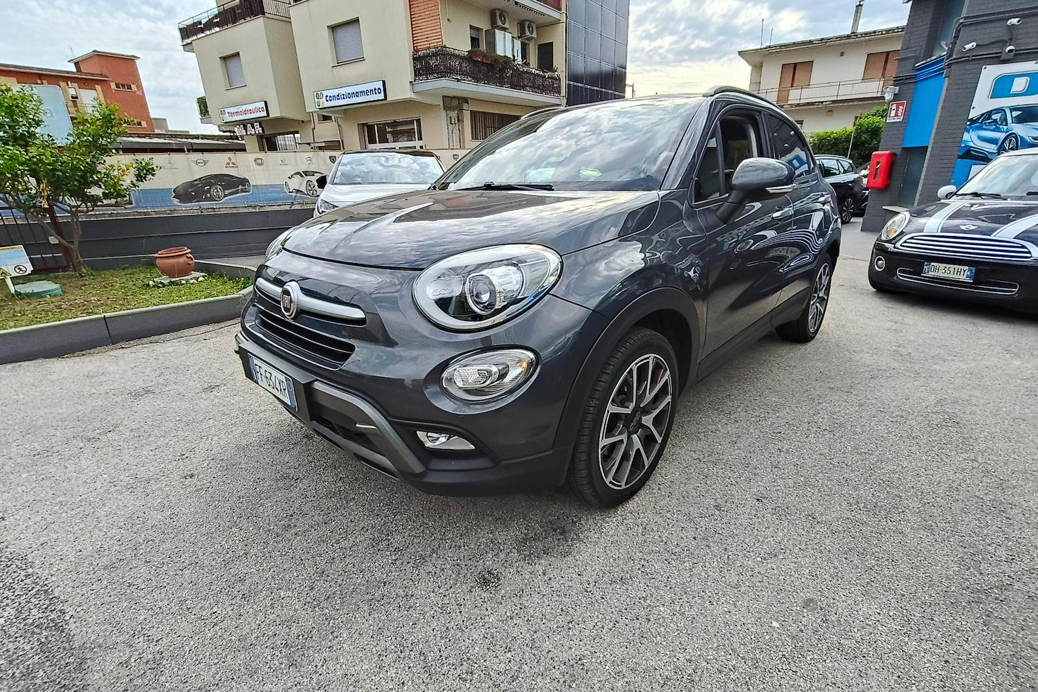 Main vehicle image