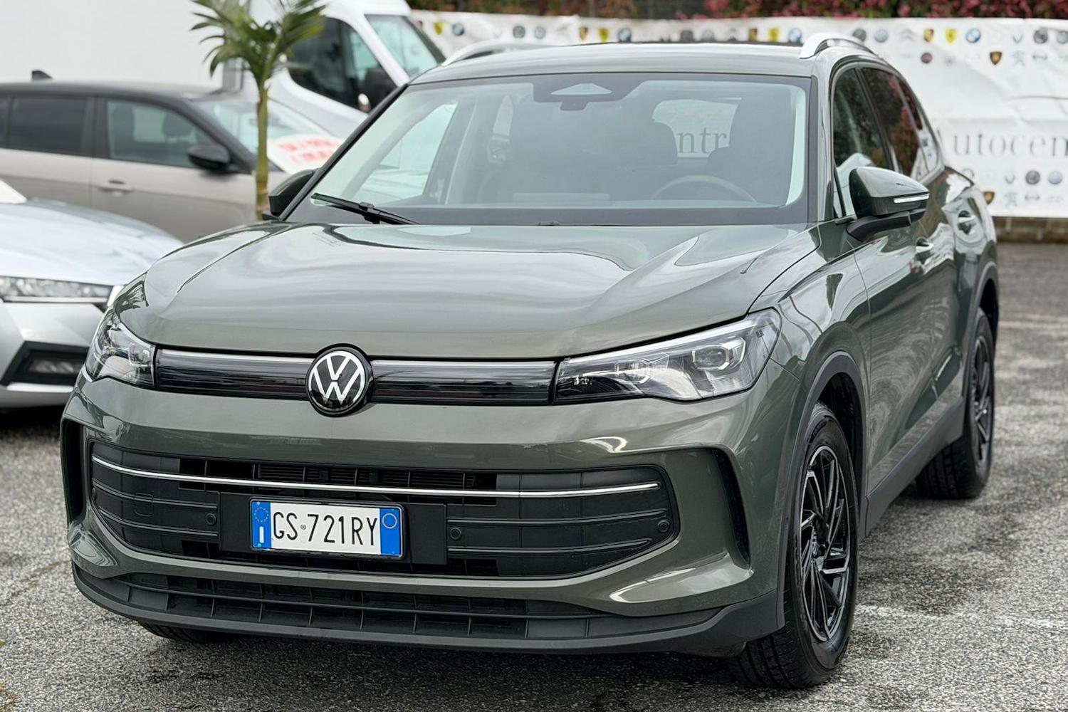 Main vehicle image