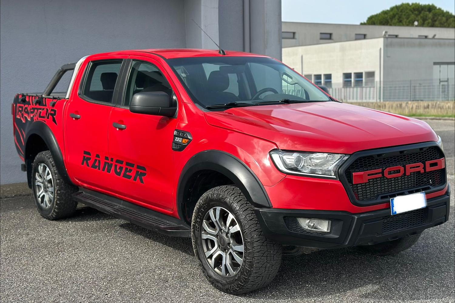 Main vehicle image