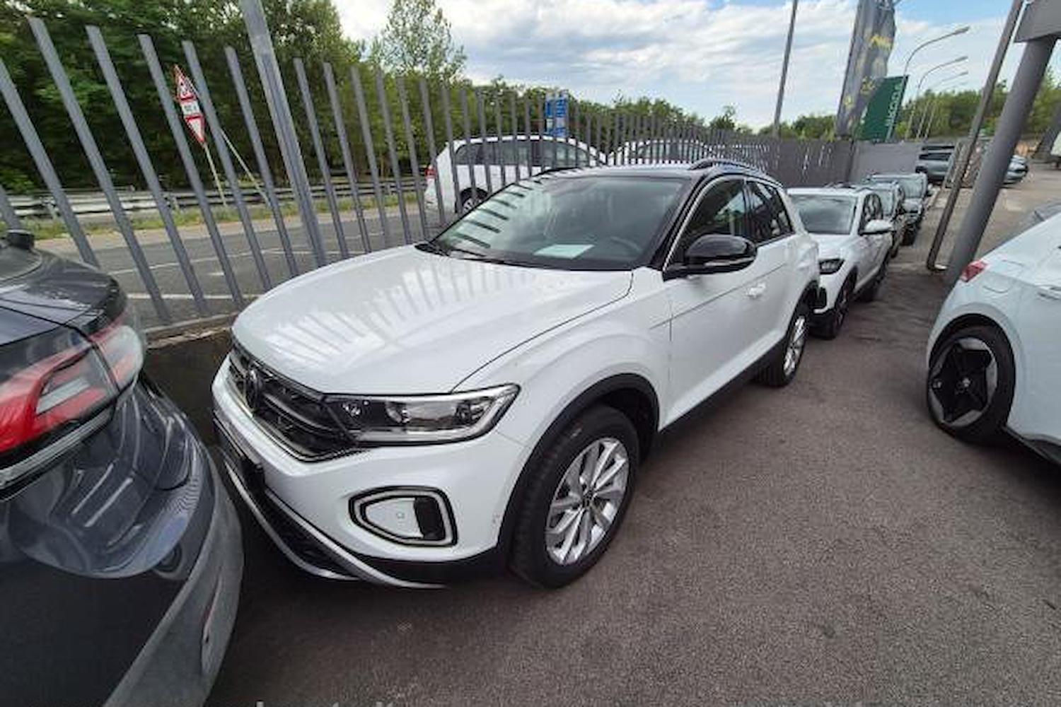 Main vehicle image