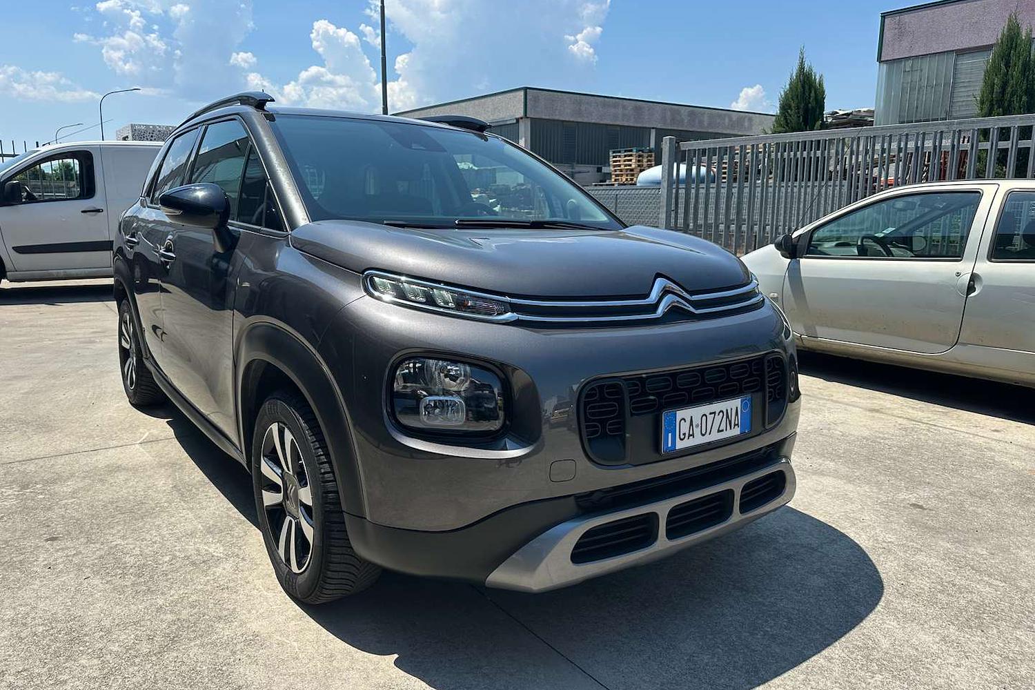 Main vehicle image