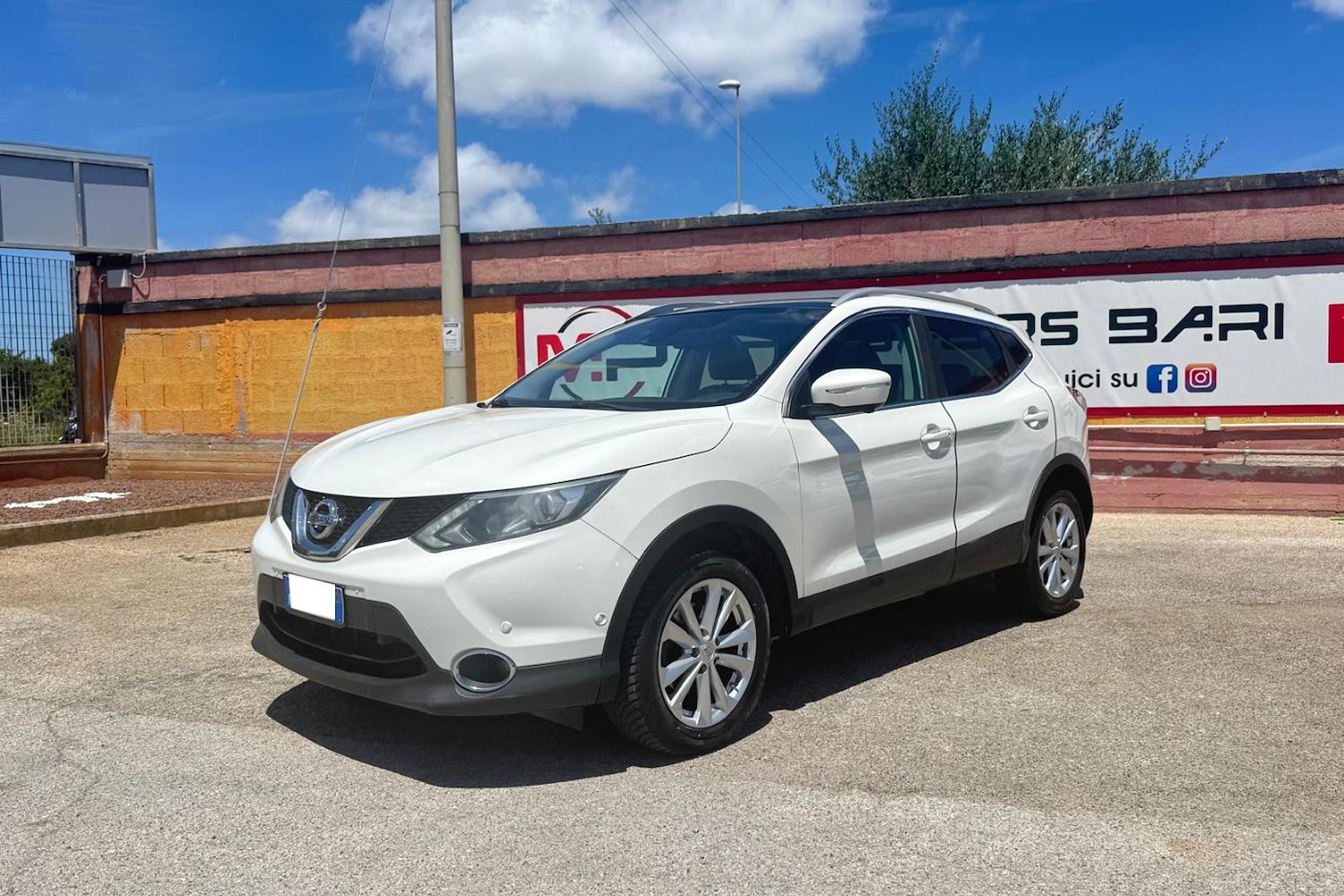 Main vehicle image
