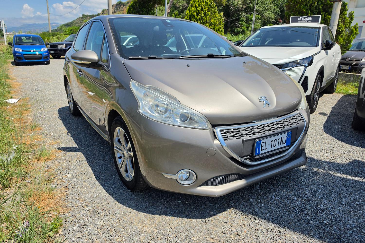 Main vehicle image