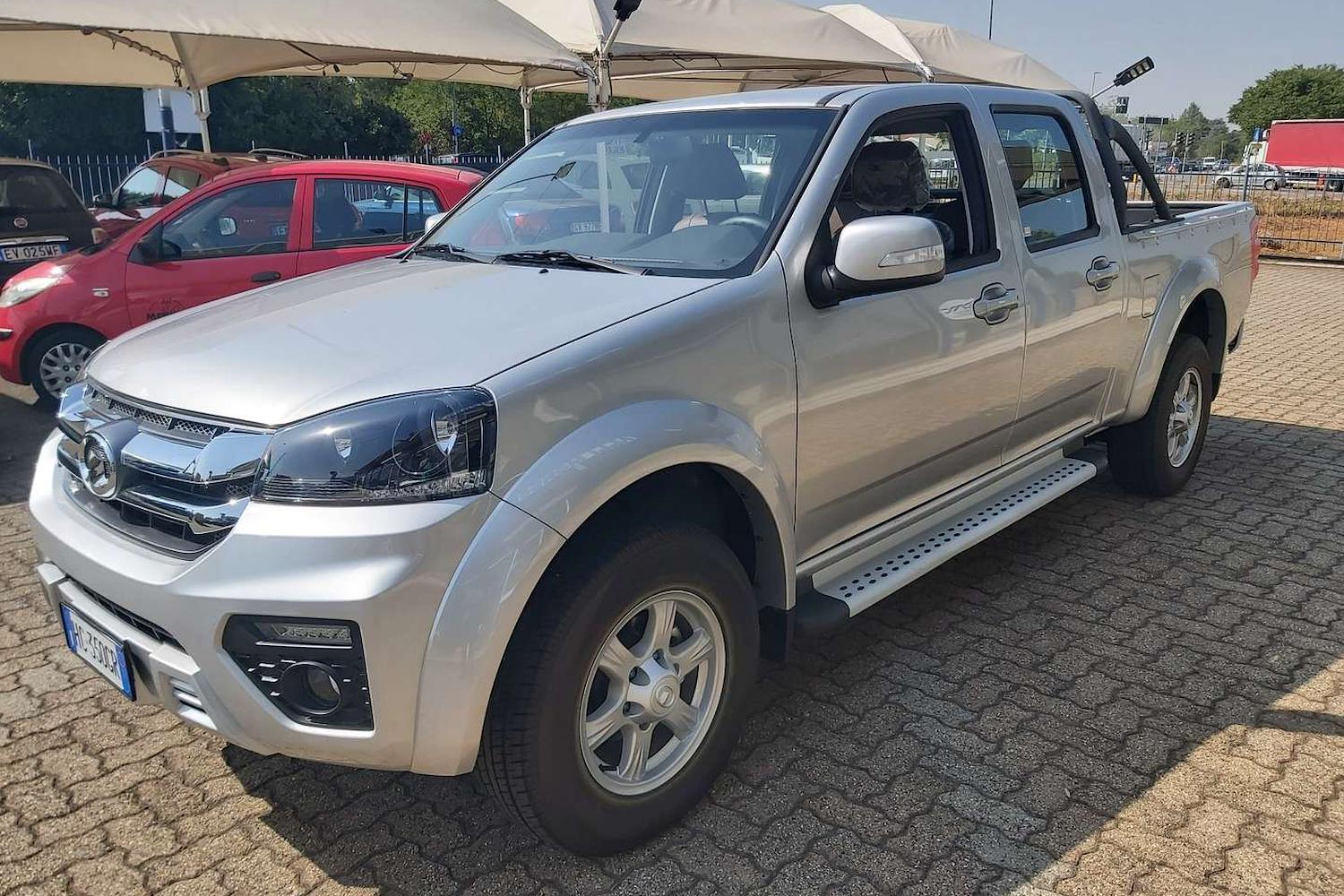 Main vehicle image