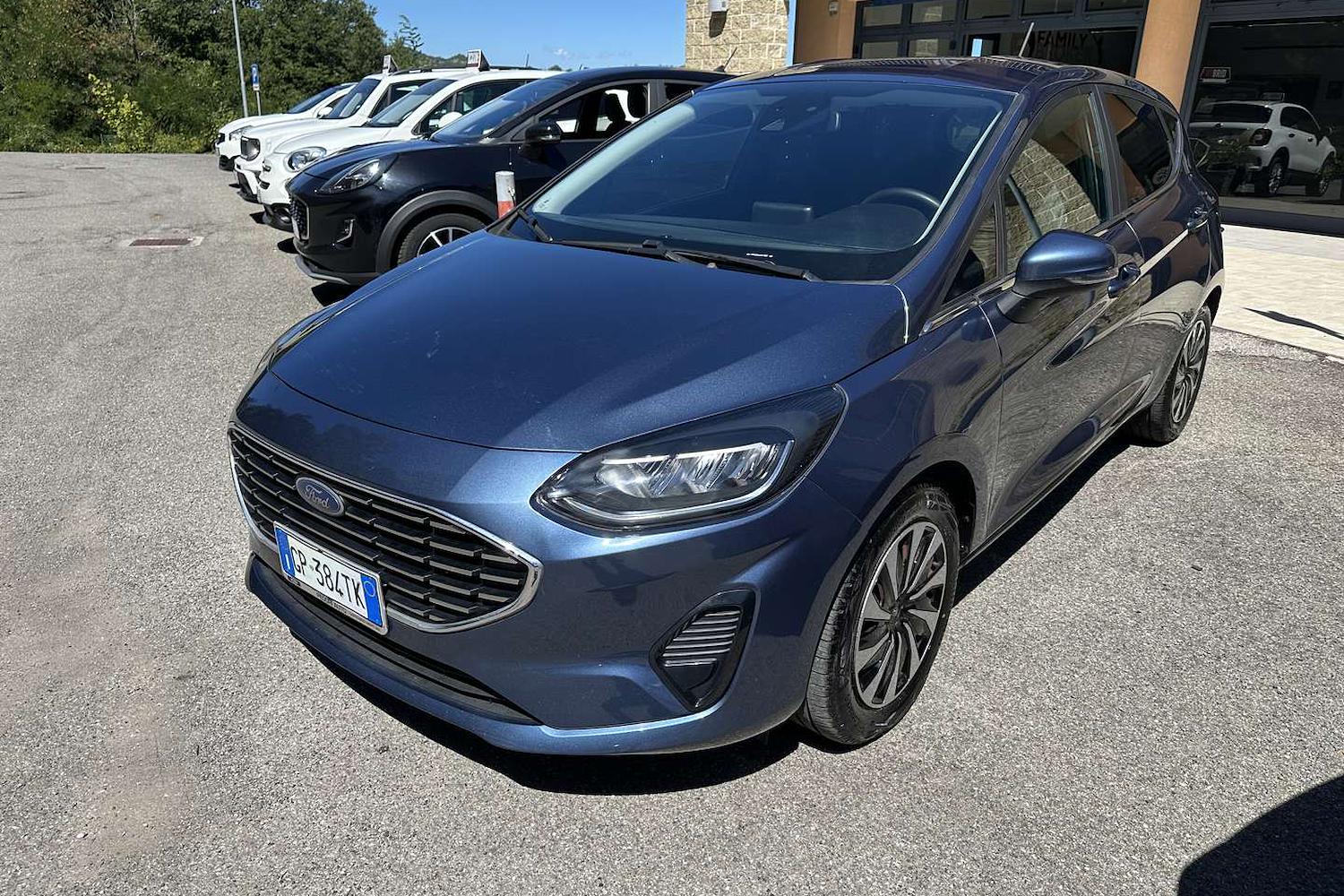 Main vehicle image