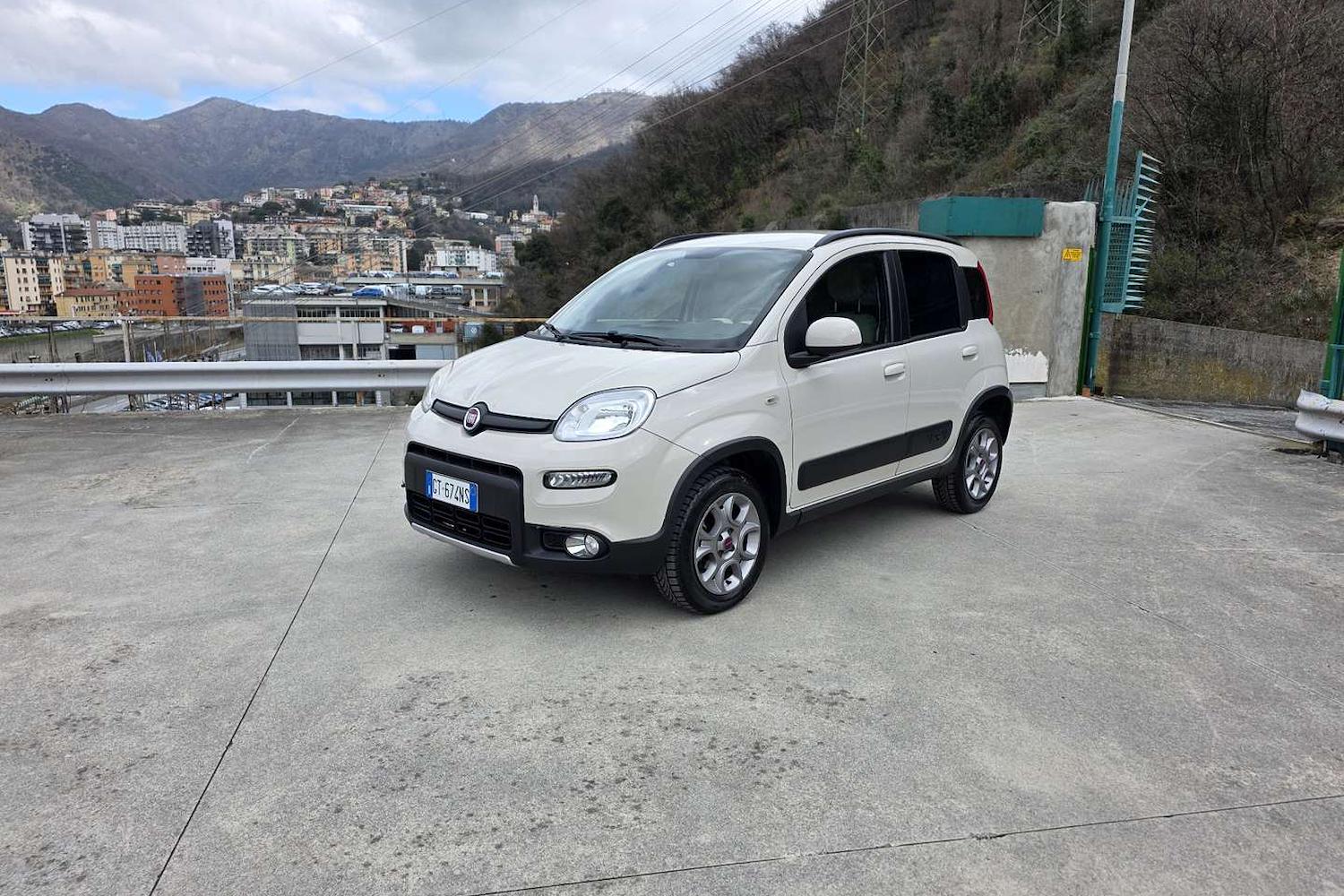 Main vehicle image