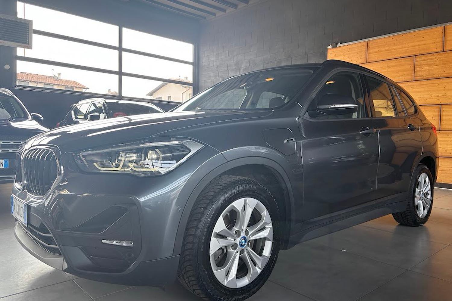 Main vehicle image