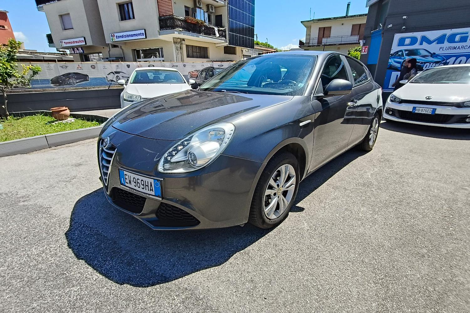 Main vehicle image
