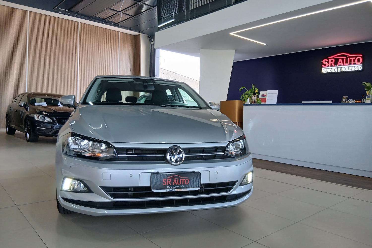 Main vehicle image