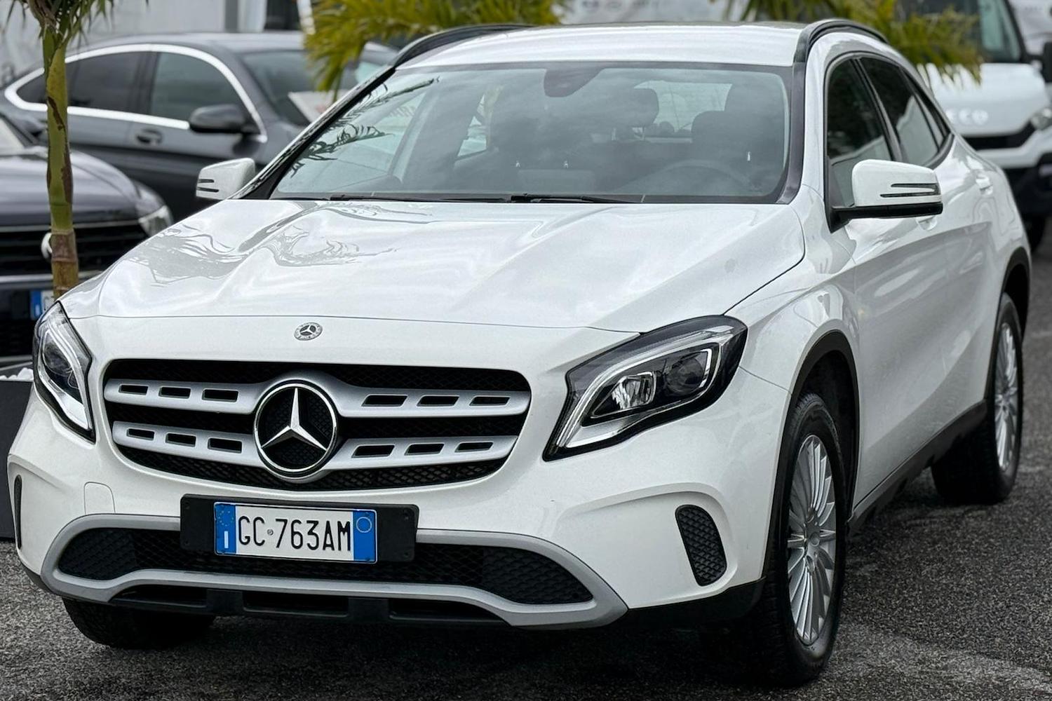 Main vehicle image