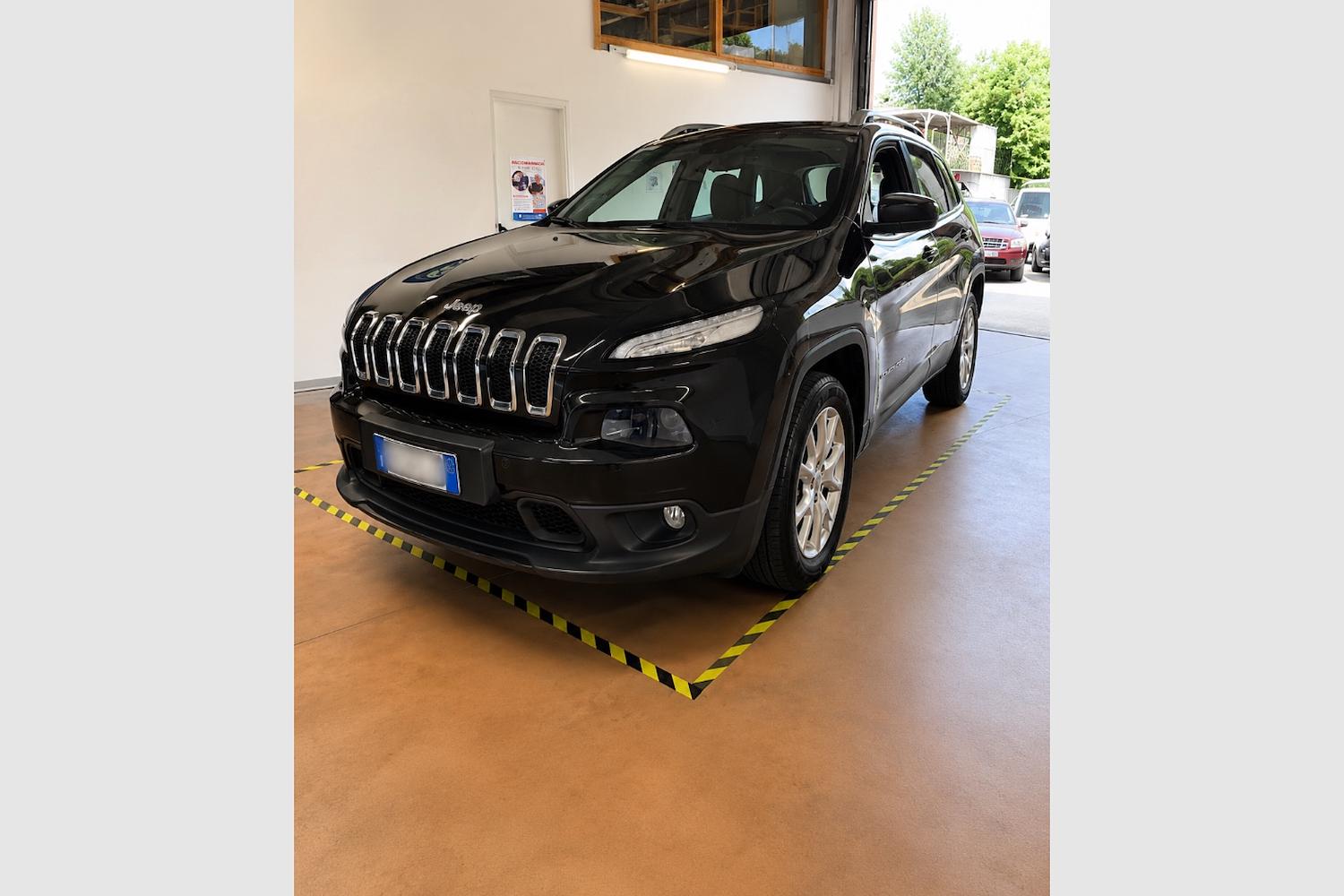 Main vehicle image