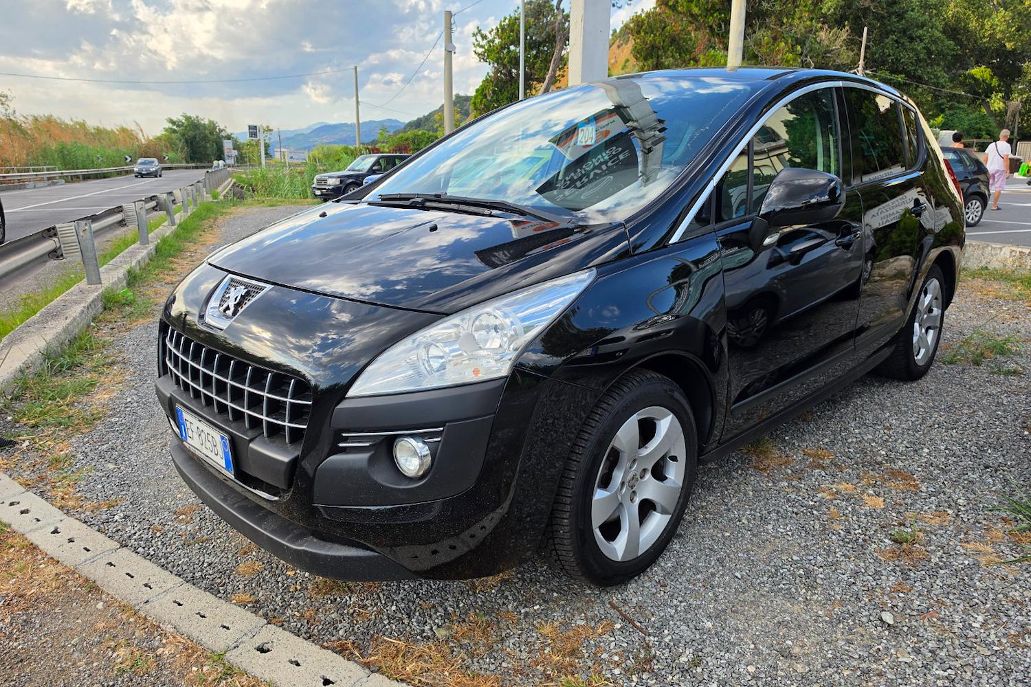 Main vehicle image