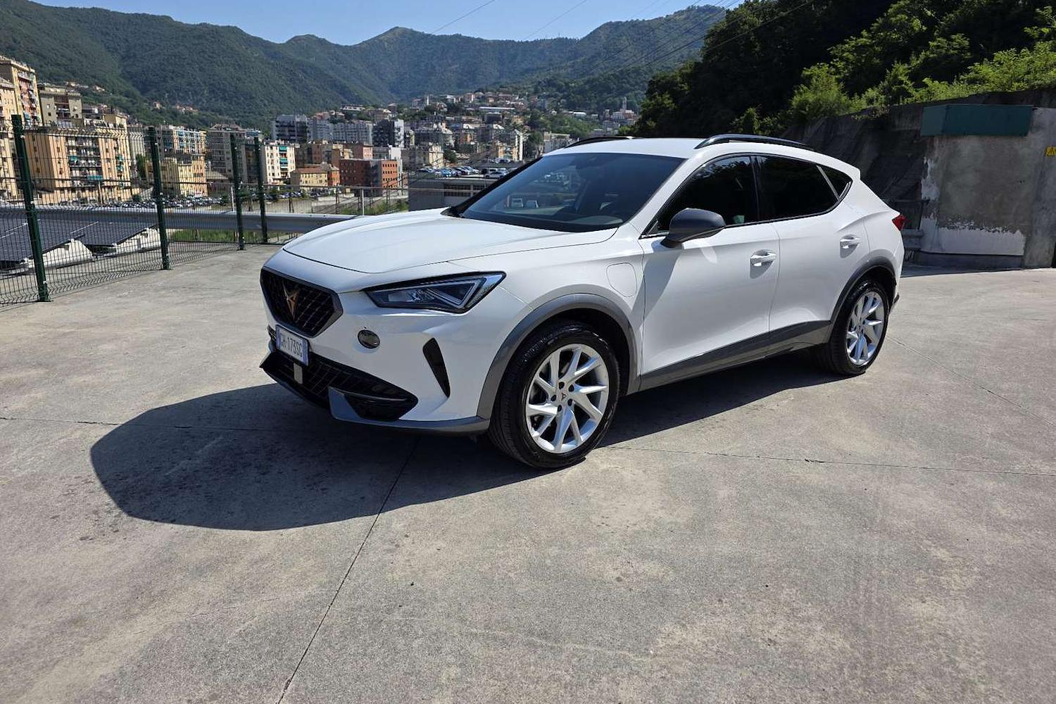 Main vehicle image