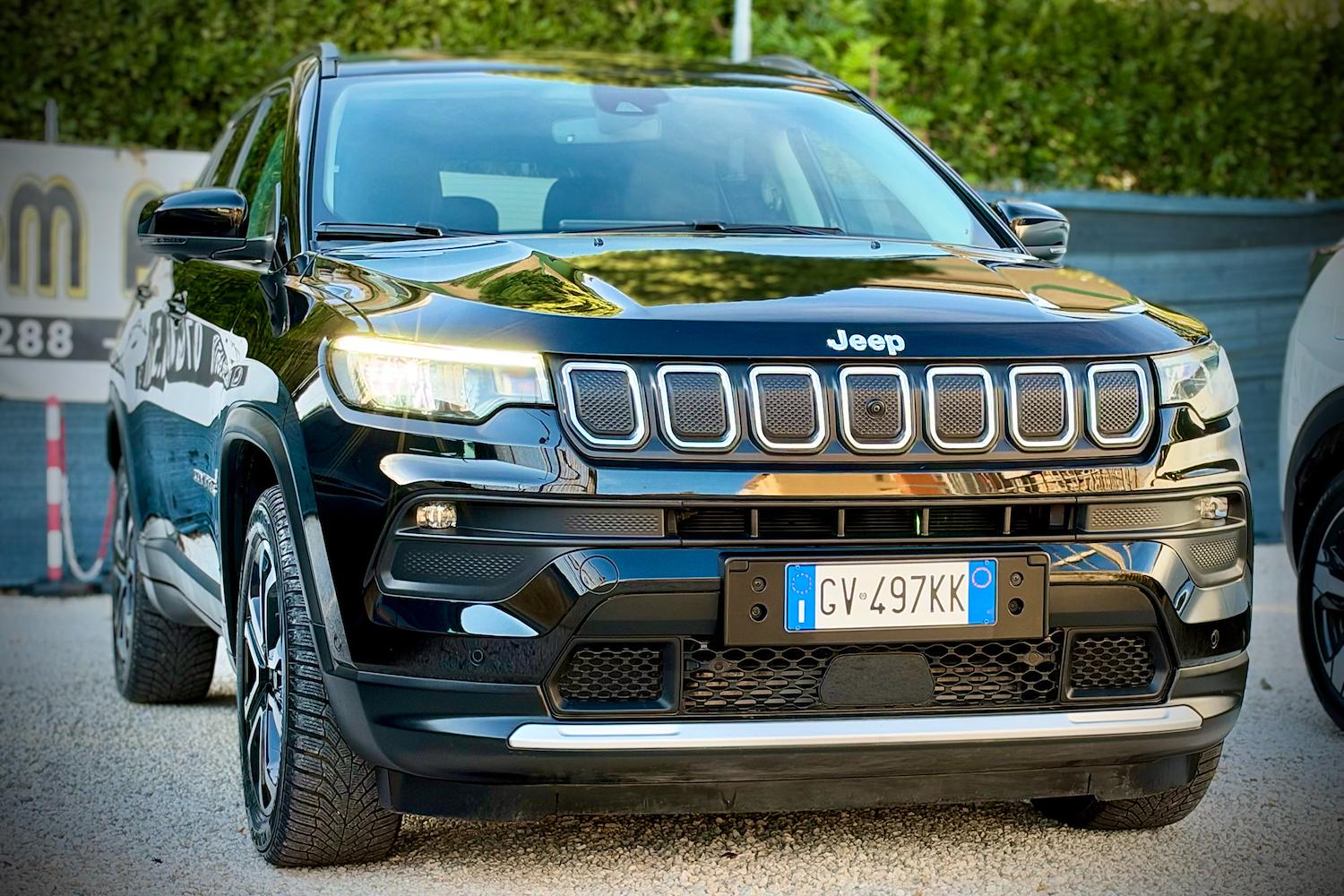 Main vehicle image