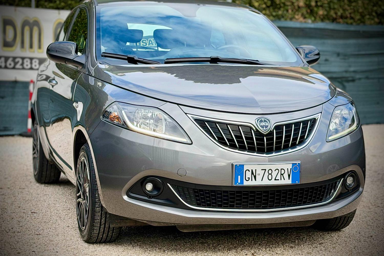 Main vehicle image