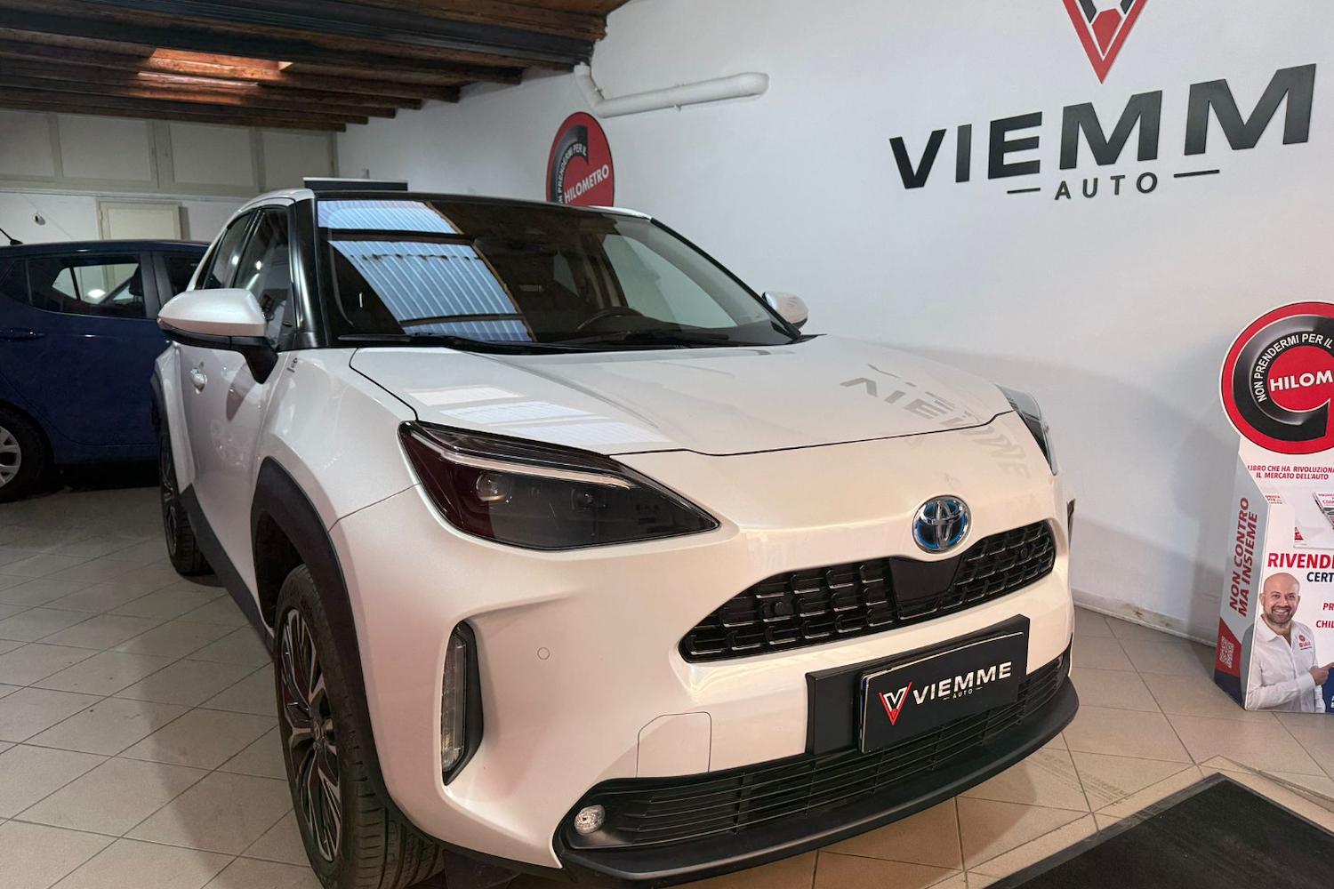 Main vehicle image
