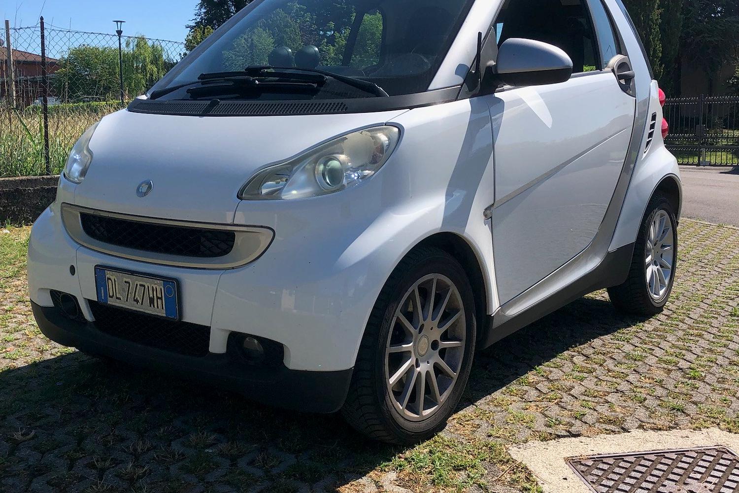 Main vehicle image