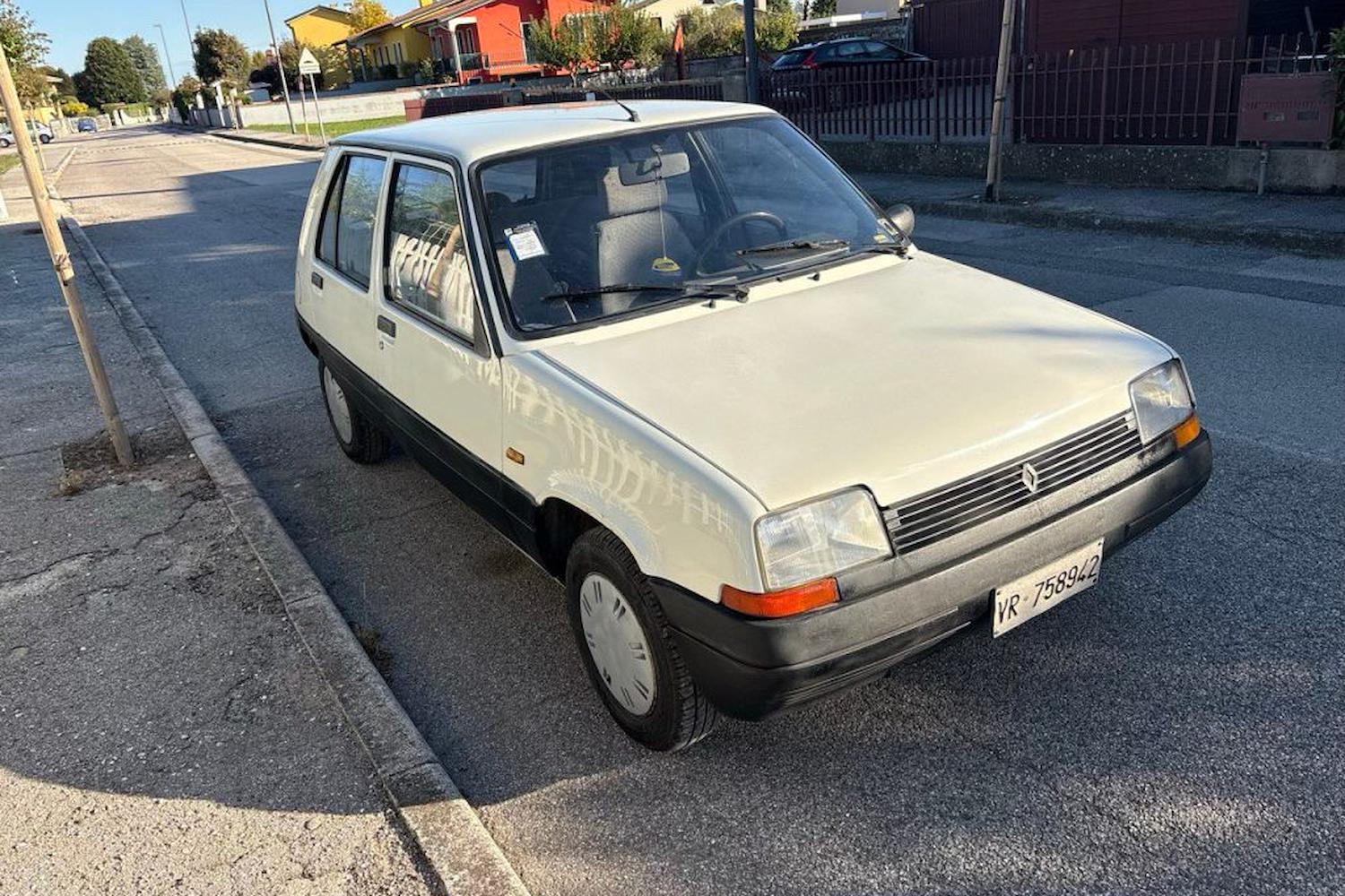 Main vehicle image