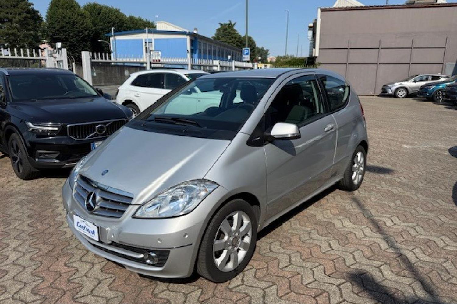 Main vehicle image