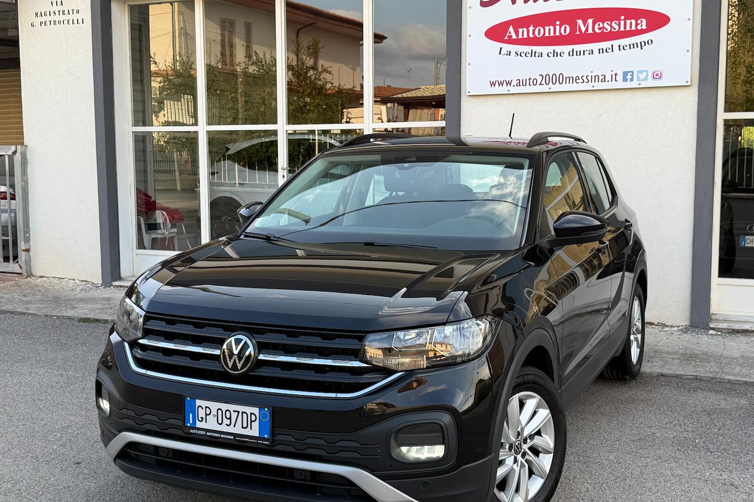Main vehicle image