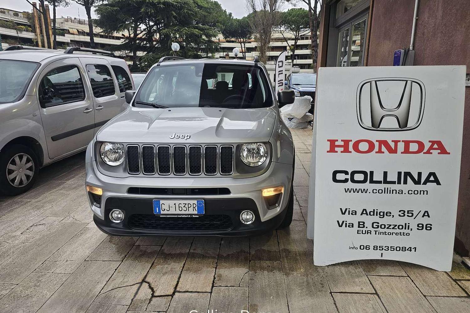 Main vehicle image