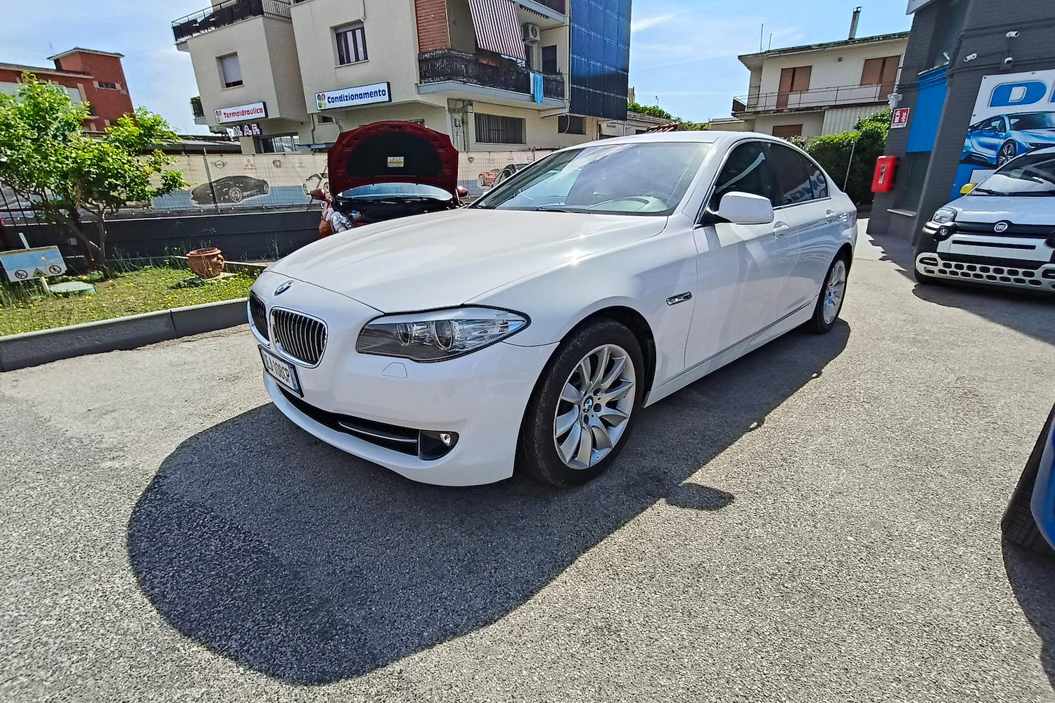 Main vehicle image
