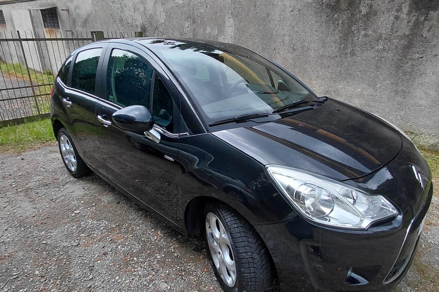 Main vehicle image