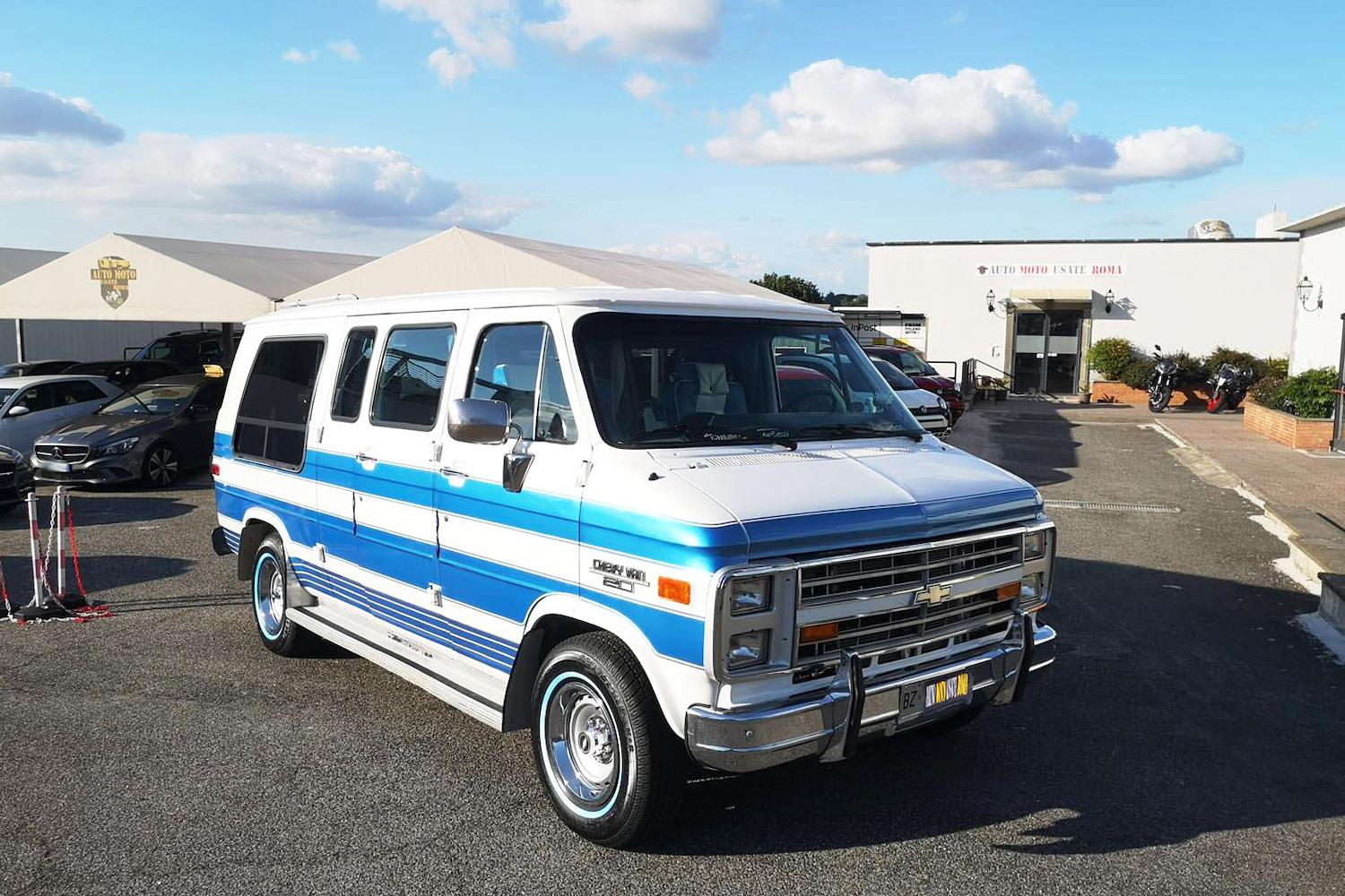 Main vehicle image
