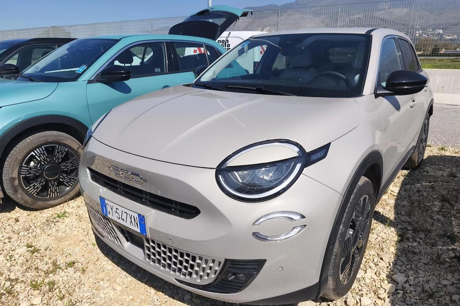 Main vehicle image