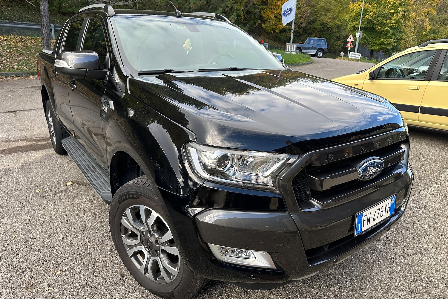 Main vehicle image