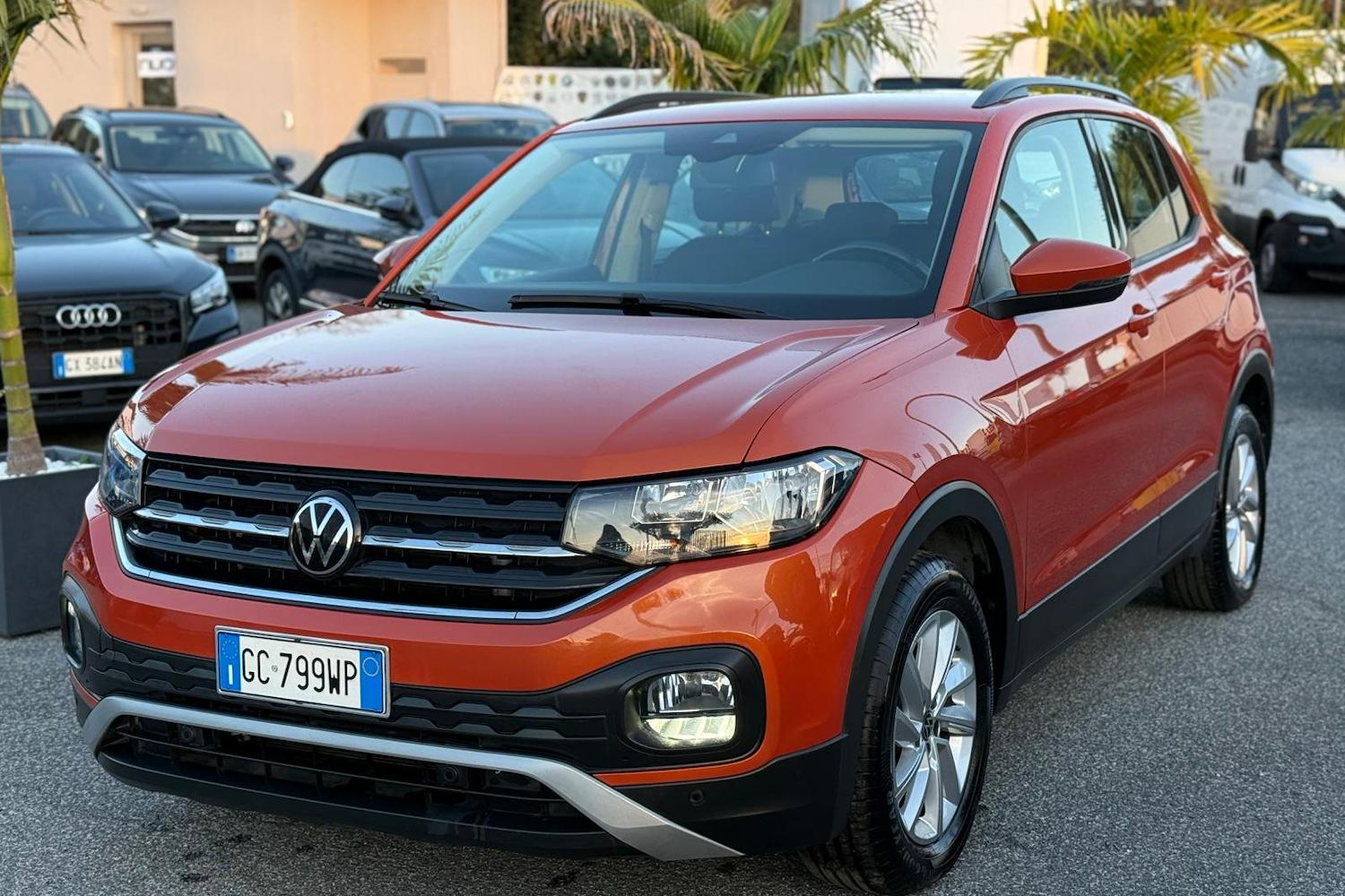 Main vehicle image
